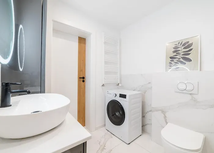 Chlebowa View By Bookinghost * 波兹南